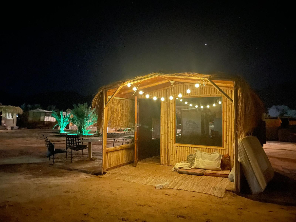 לינה בקמפ בלילה, Casablanca Camp