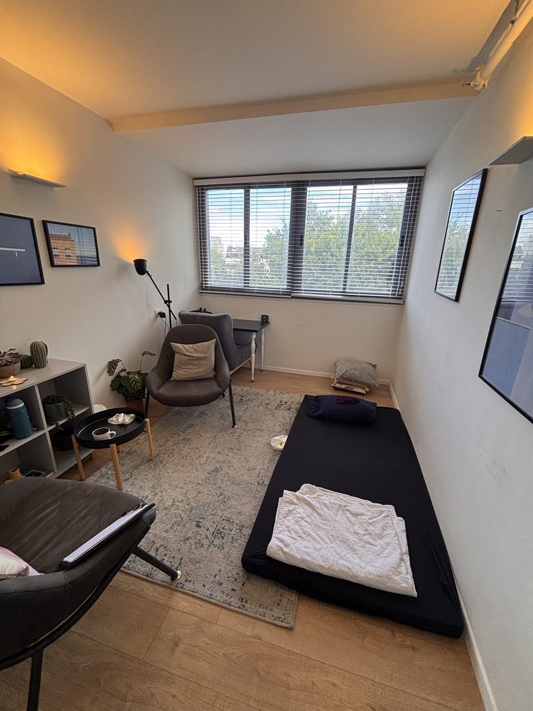 The session room at Brodetsky 36: a mattress on the floor, an armchair and a window over the trees